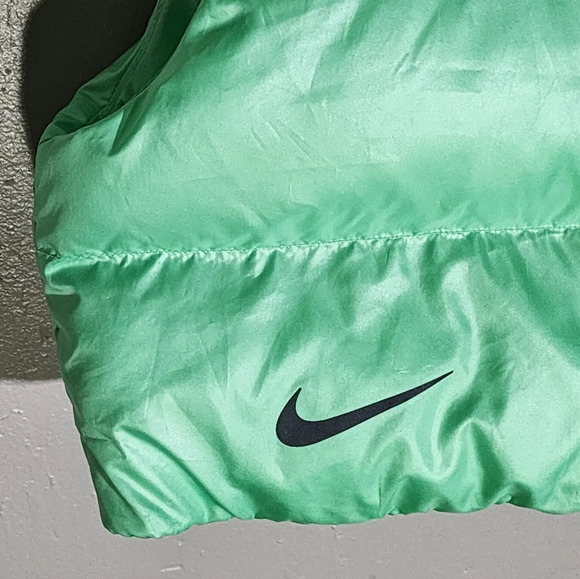 Nike Sportswear City Ready Green Puffer Vest - Picture 6 of 7